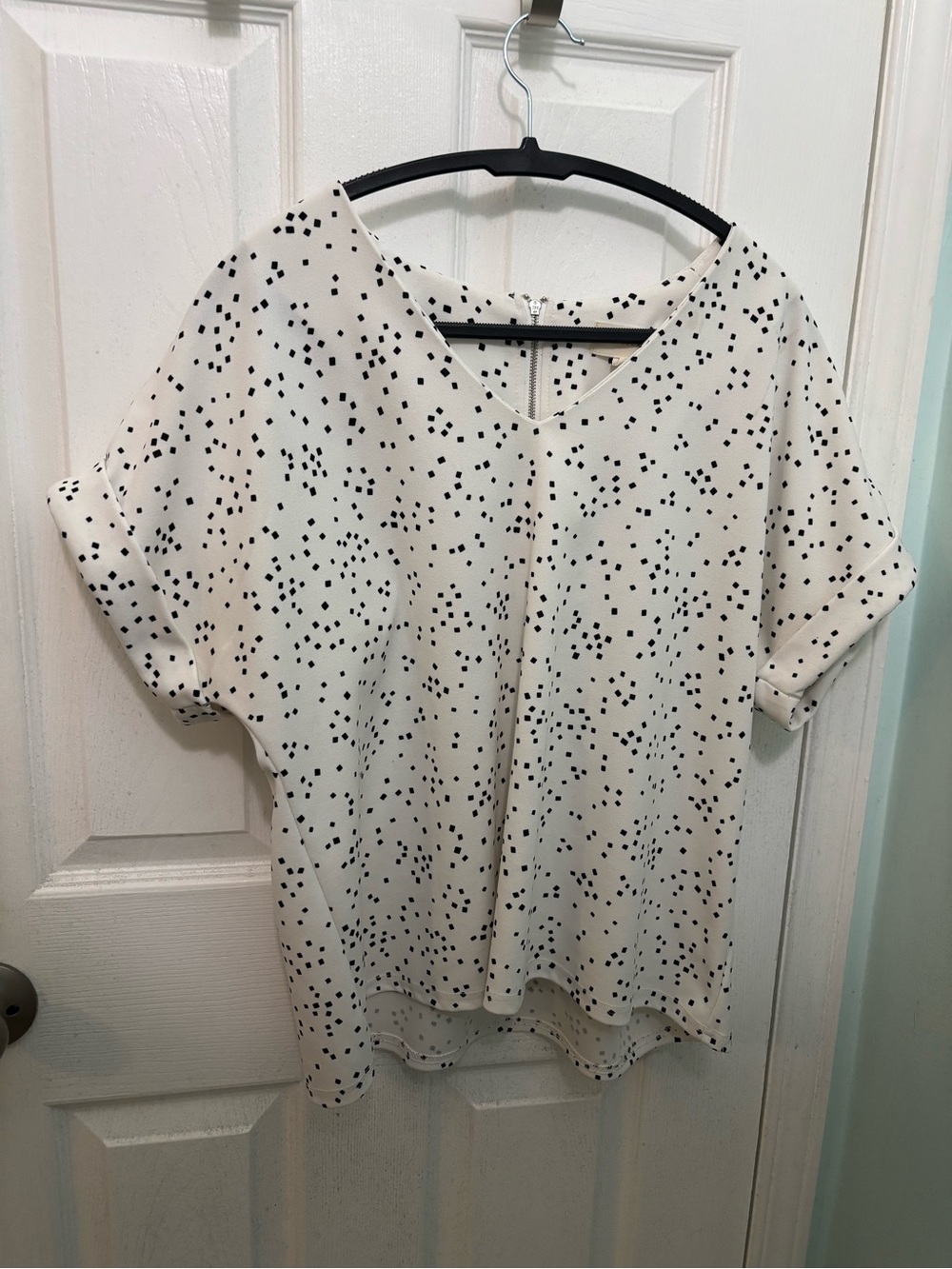 Black Dot Print V-Neck Short Sleeve Women's Top